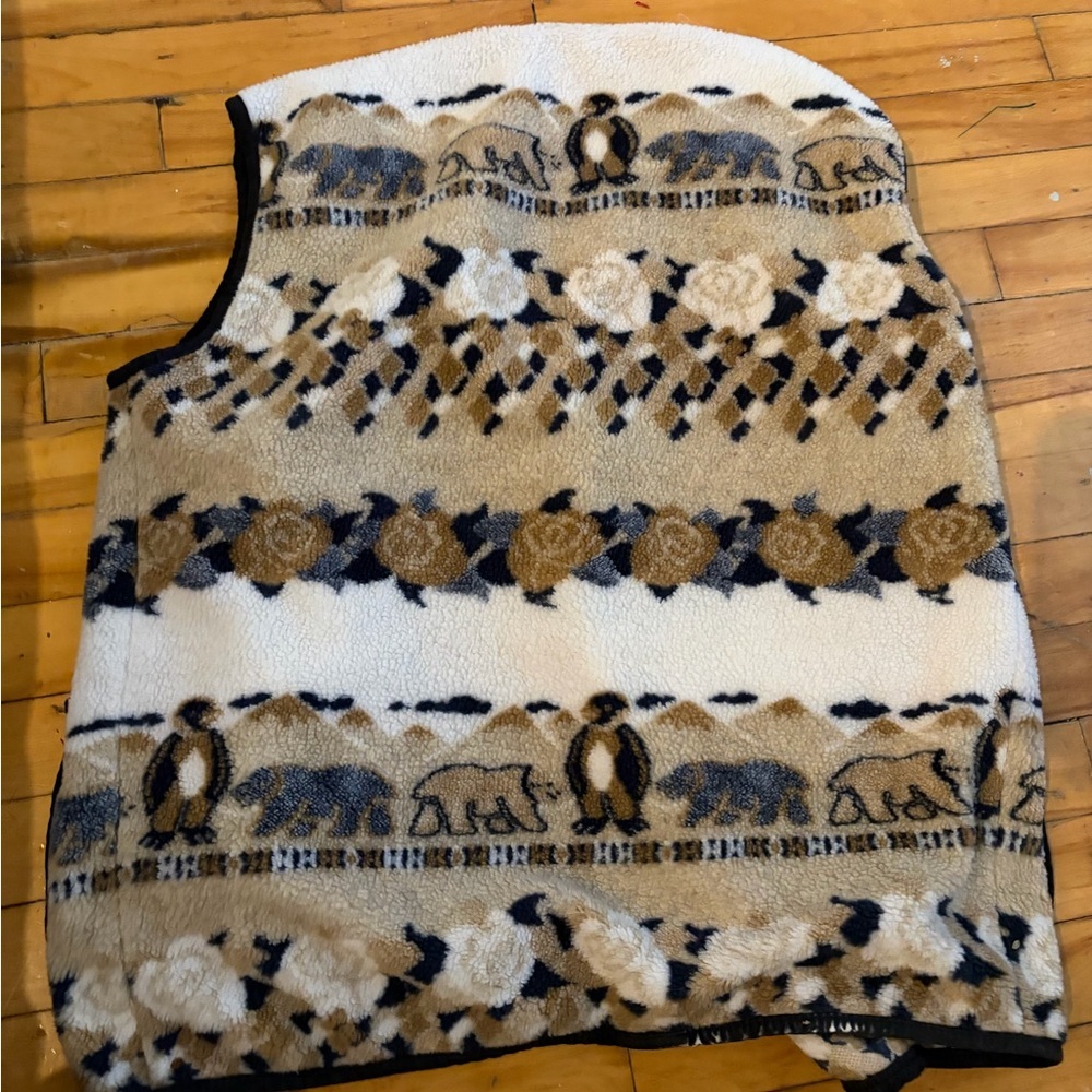 Vintage bear penguin grandma Cozy Patterned Fleece Vest - Picture 3 of 3